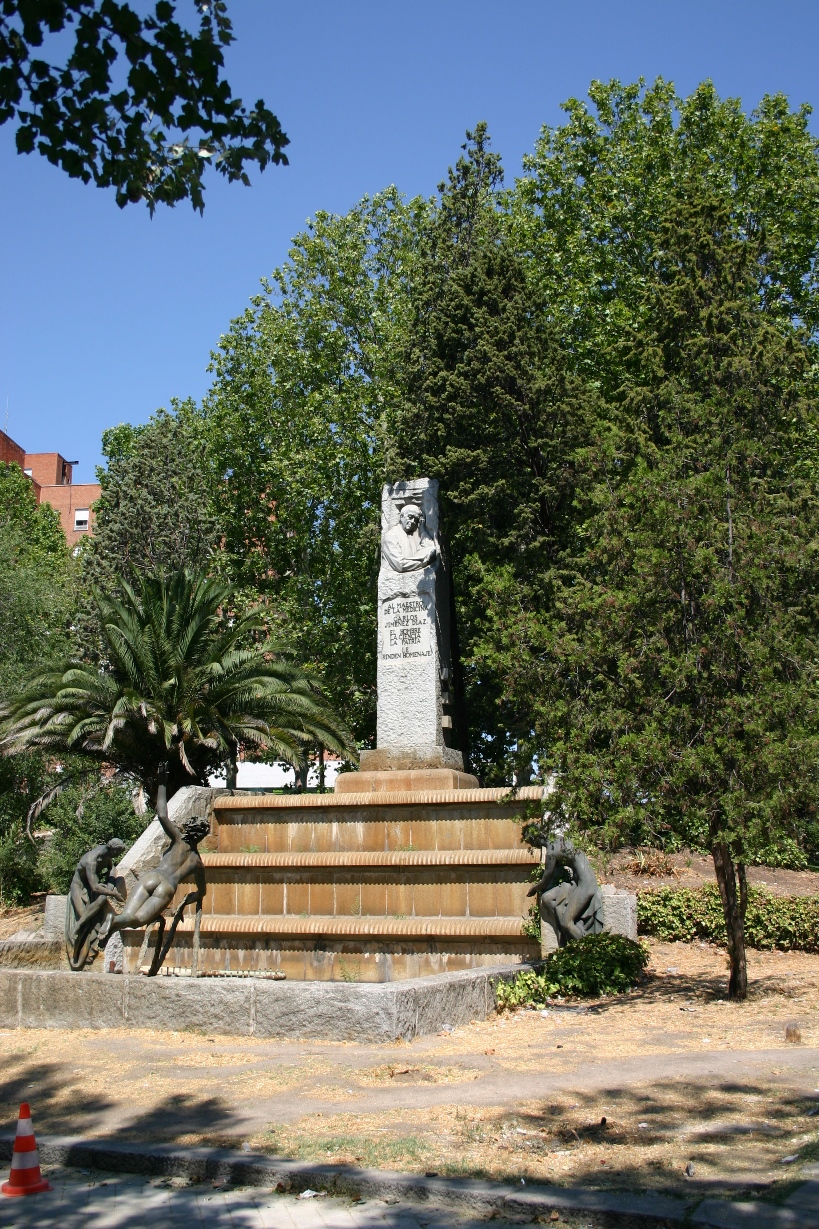 Carlos Jiménez Diaz monument, Madrid - 01.JPG